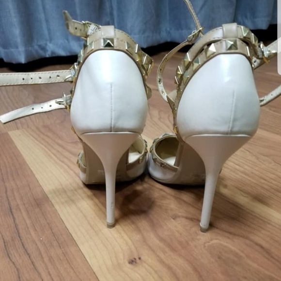 Nude heels! - Picture 3 of 4